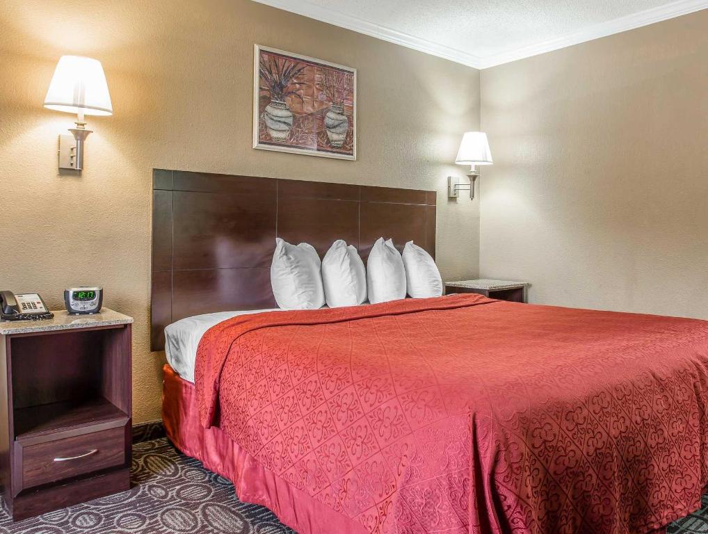 Quality Inn & Suites Ft. Jackson Maingate