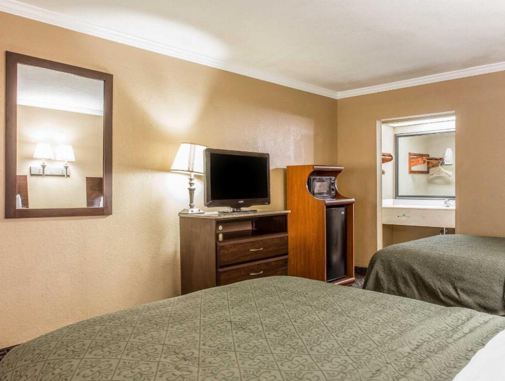 Quality Inn & Suites Ft. Jackson Maingate Image 10