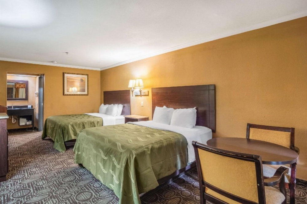 Quality Inn & Suites Ft. Jackson Maingate Image 12