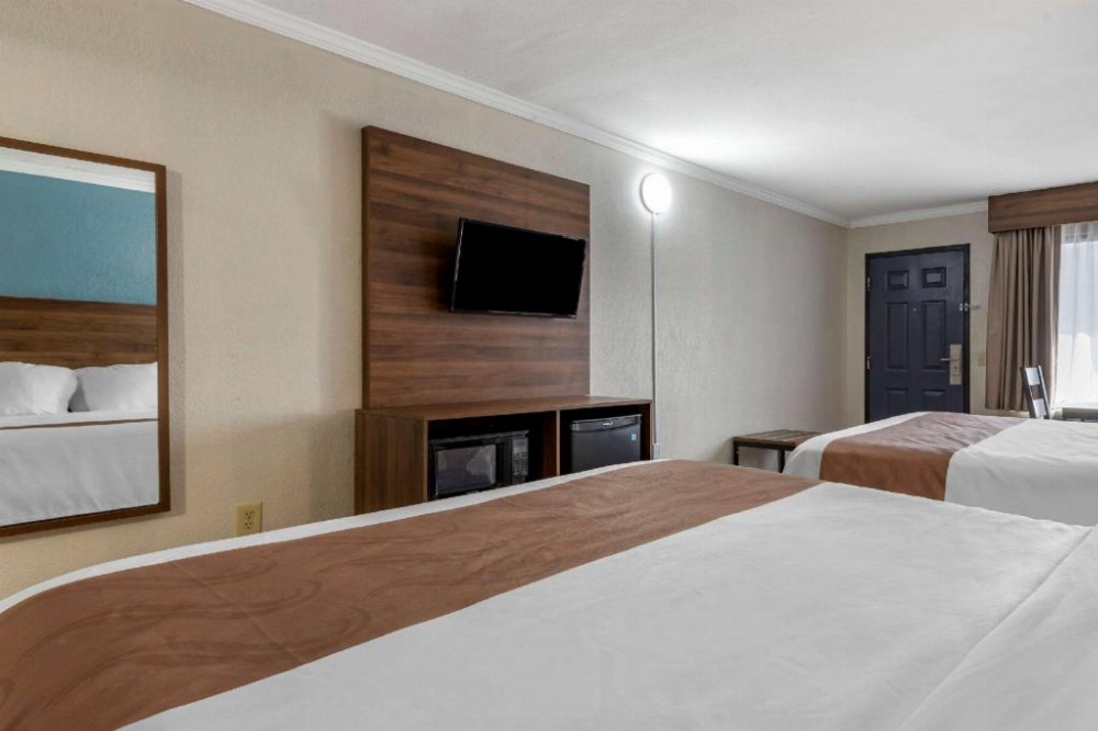 Quality Inn & Suites Ft. Jackson Maingate Image 14