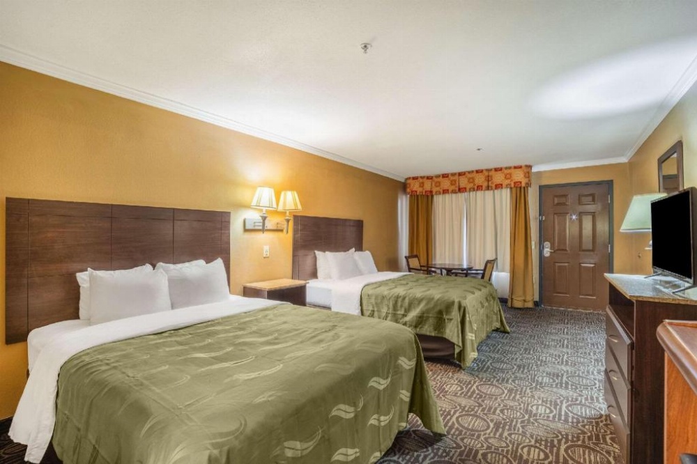 Quality Inn & Suites Ft. Jackson Maingate Image 18