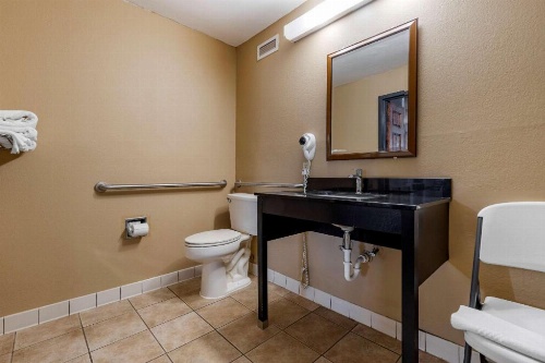 Quality Inn & Suites Ft. Jackson Maingate image 2
