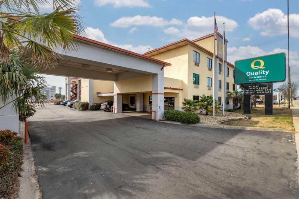 Quality Inn & Suites Ft. Jackson Maingate Image 24