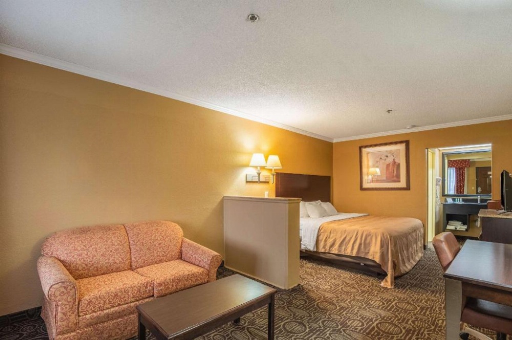 Quality Inn & Suites Ft. Jackson Maingate Image 44