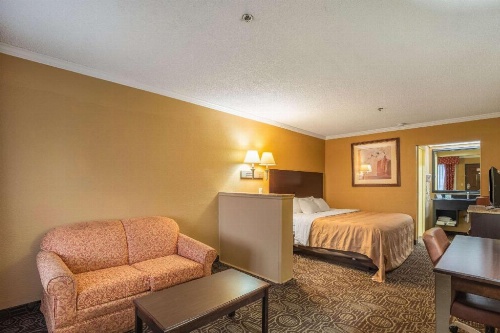 Quality Inn & Suites Ft. Jackson Maingate image 44