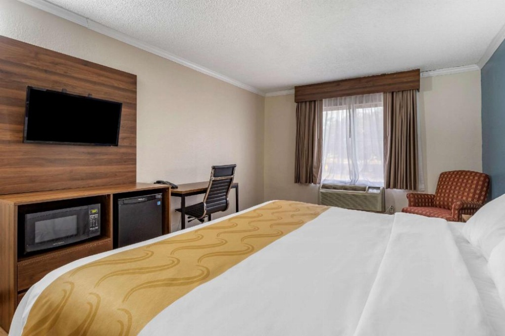 Quality Inn & Suites Ft. Jackson Maingate Image 48