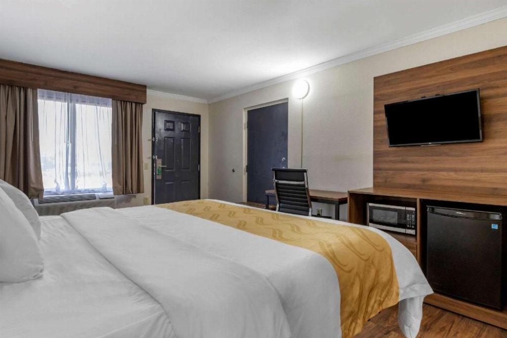 Quality Inn & Suites Ft. Jackson Maingate Image 6