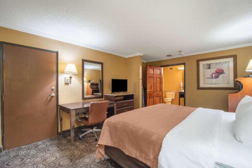 Quality Inn & Suites Ft. Jackson Maingate image 9